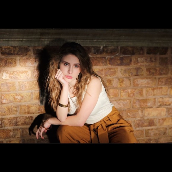 Meet your Posher, Emily - Picture 6 of 6